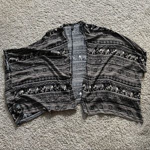 3 Items 15$! GUC Elephant Shaw/ Cardigan